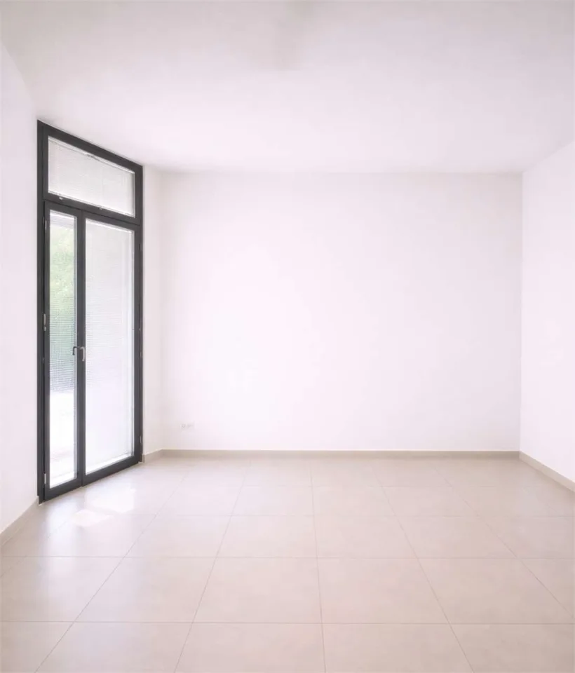 Spazio commerciale con giardino privato visibilità prestigio e funzion