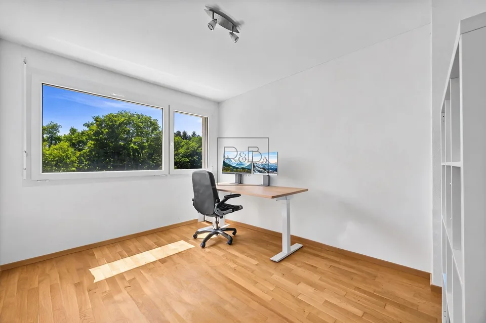 Duplex lumineux 4,5 pièces à Belfaux ? Calme, espace et qualité de vie – photo 6 sur 10