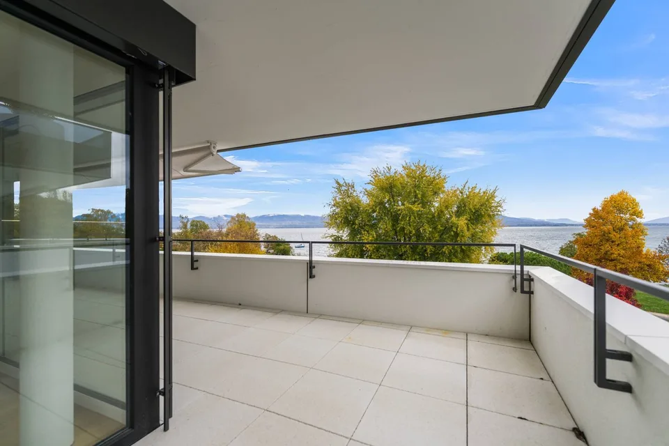 Neue Wohnung mit hohem Standard - 4,5 Zimmer in Ecklage mit 76m² Balkon - Seeblick