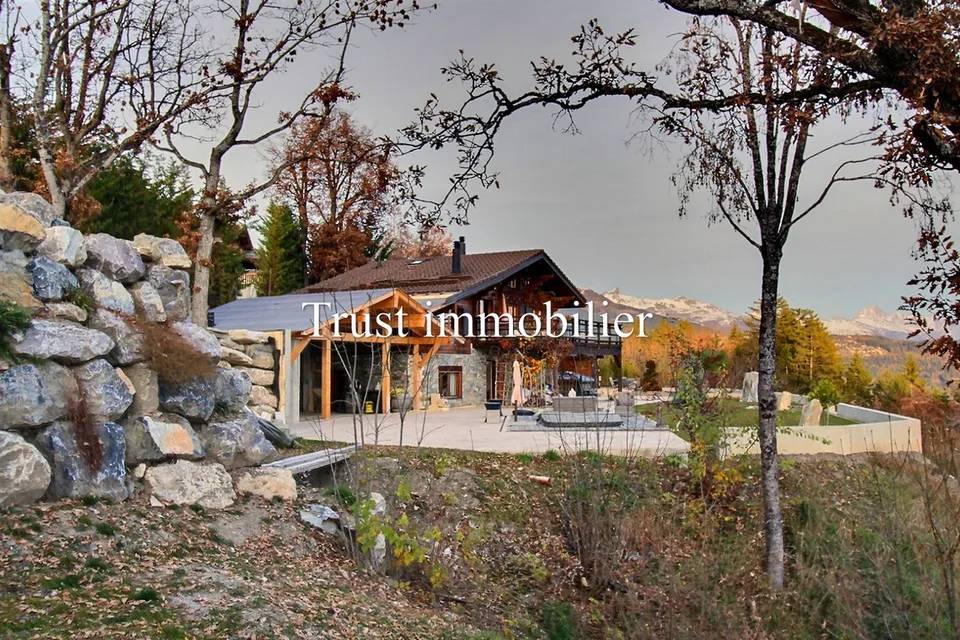 Vue panoramique et tranquillité garanties pour ce Chalet