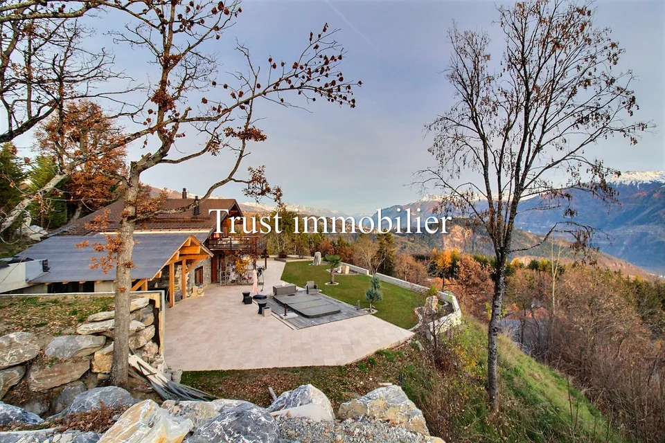 Vue panoramique et tranquillité garanties pour ce Chalet