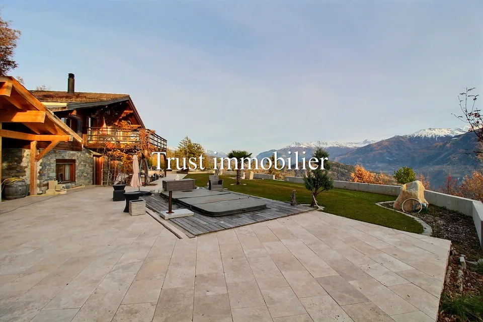 Vue panoramique et tranquillité garanties pour ce Chalet