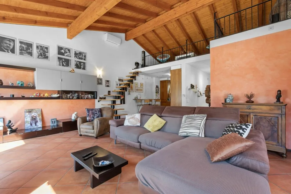 Vivi la bellezza di Capolago: casa con vista mozzafiato sul lago