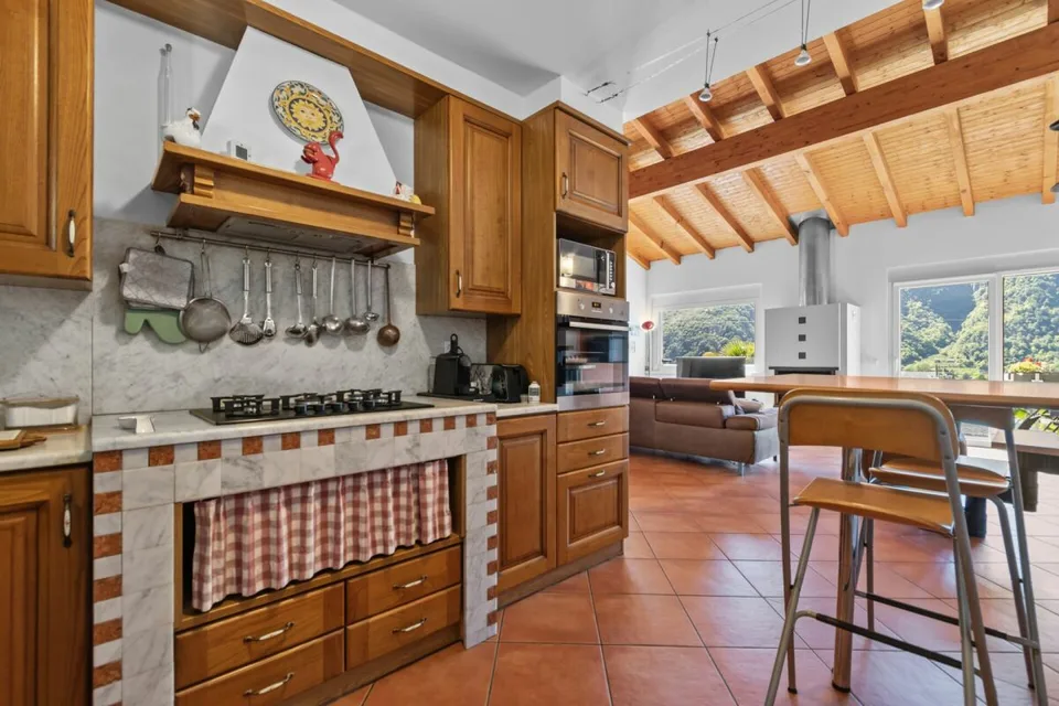 Erleben Sie die Schönheit von Capolago: Haus mit atemberaubendem Blick auf den See – Foto 9 von 17