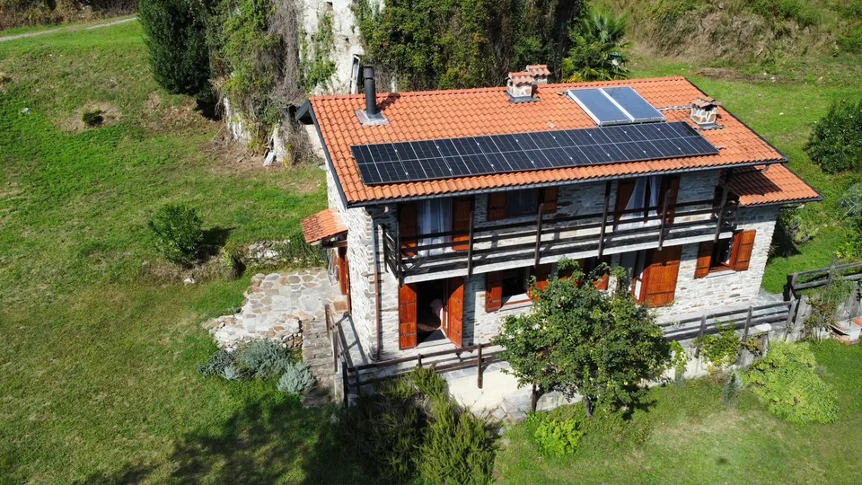 Komplett renoviertes Rustico in ruhiger und sonniger Südlage mit traumhaftem Seeblick