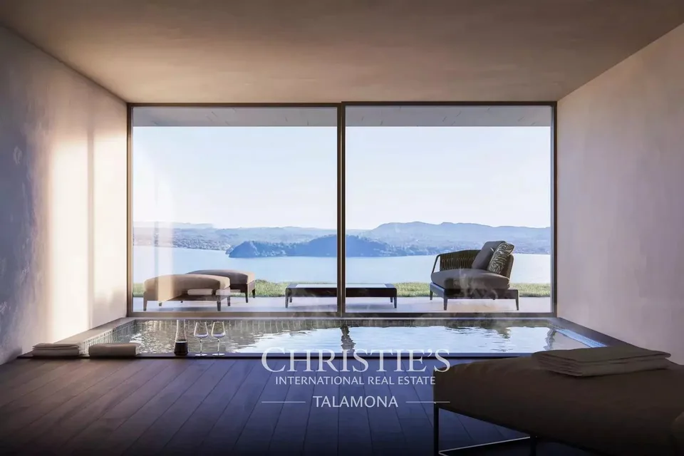 Klassische Villa mit Garten und Seeblick in Belgirate