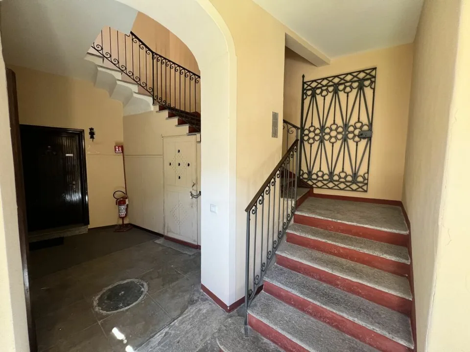 5-Zimmer-Wohnung mit Balkon und teilweisem Seeblick