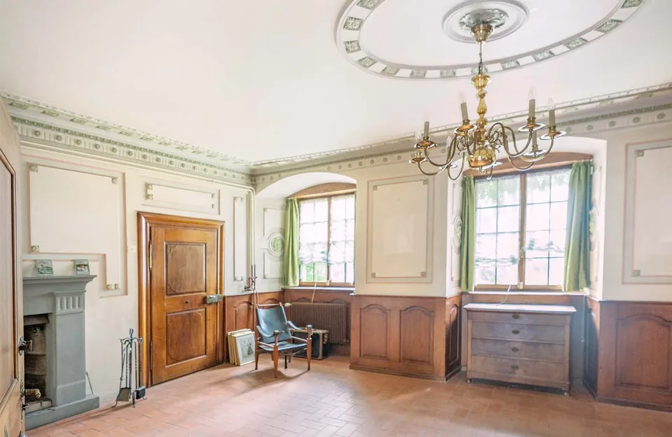 Historisches Schloss mit 20 Zimmern an ruhiger Lage von Homburg