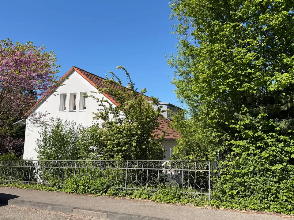 Stilvoll wohnen wie im Einfamilienhaus, 225 qm Maisonette m.  Garten & hoher Energieeffizienz