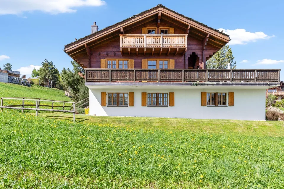 Magnifique chalet en madrier au calme - situation exceptionnelle