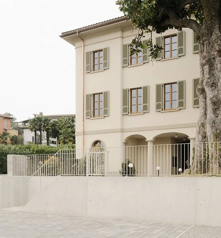 Eleganti 4.5 locali in villa storica ristrutturata