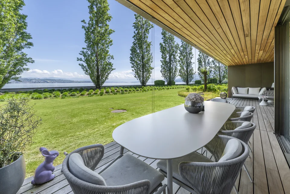 Peninsula Beach House - Laguna: Exclusive ownership apartment with direct Lake Zurich access
