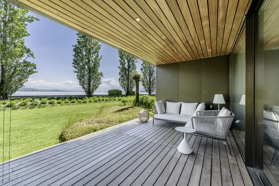 Peninsula Beach House - Laguna: Exclusive ownership apartment with direct Lake Zurich access