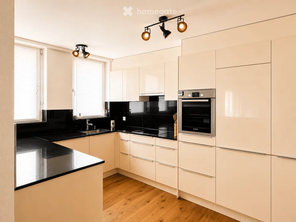 Moderne 4.5-Zimmer-Eigentumswohnung mit Südwest-Balkon und hochwertigem Innenausbau.