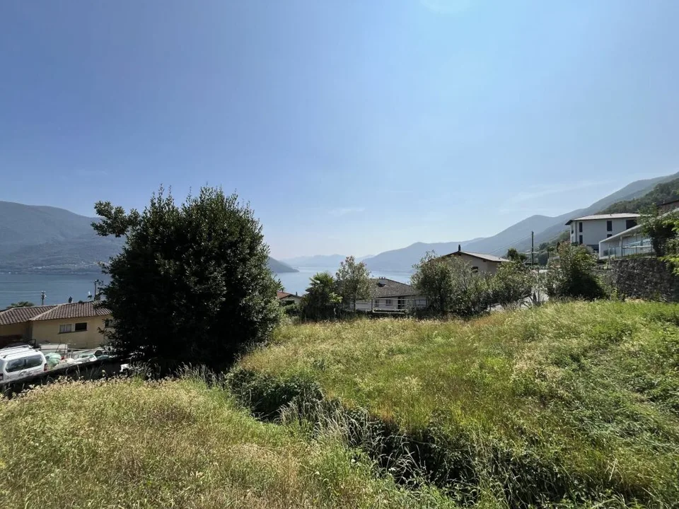 Bauland über dem Lago Maggiore