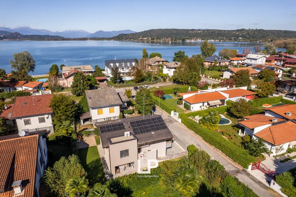 Villa indépendante dans le célèbre Villaggio Giardino à Castelletto S. Ti