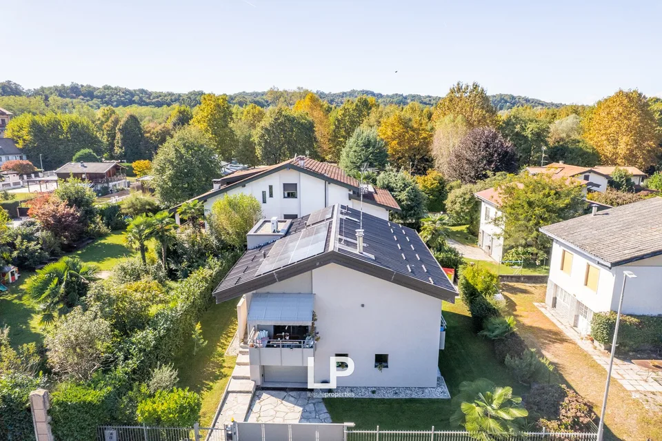 Villa indépendante dans le célèbre Villaggio Giardino à Castelletto S. Ti