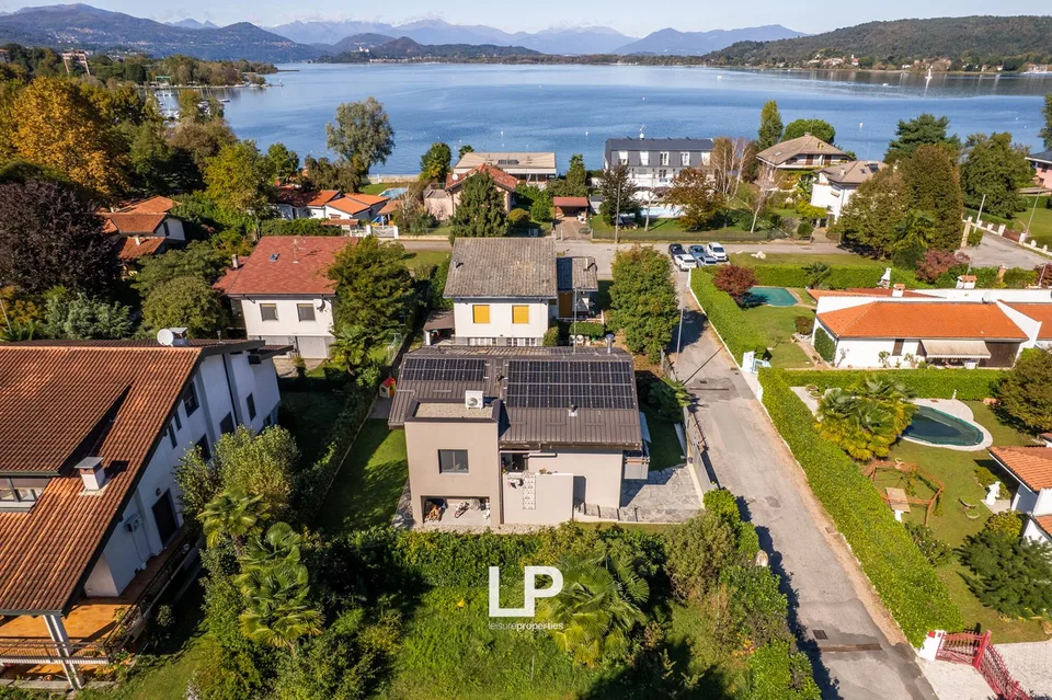 Villa indépendante dans le célèbre Villaggio Giardino à Castelletto S. Ti