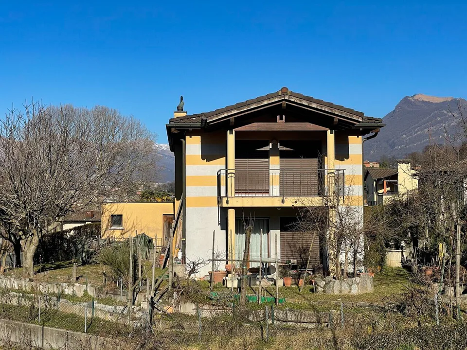 VILLETTA NELLE VICINANZE DEL LAGO DI MUZZANO