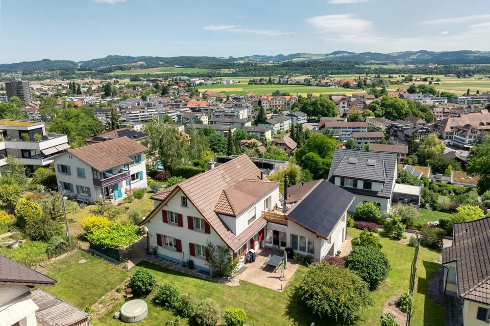 Casa a tre famiglie in una posizione ideale a Belp
