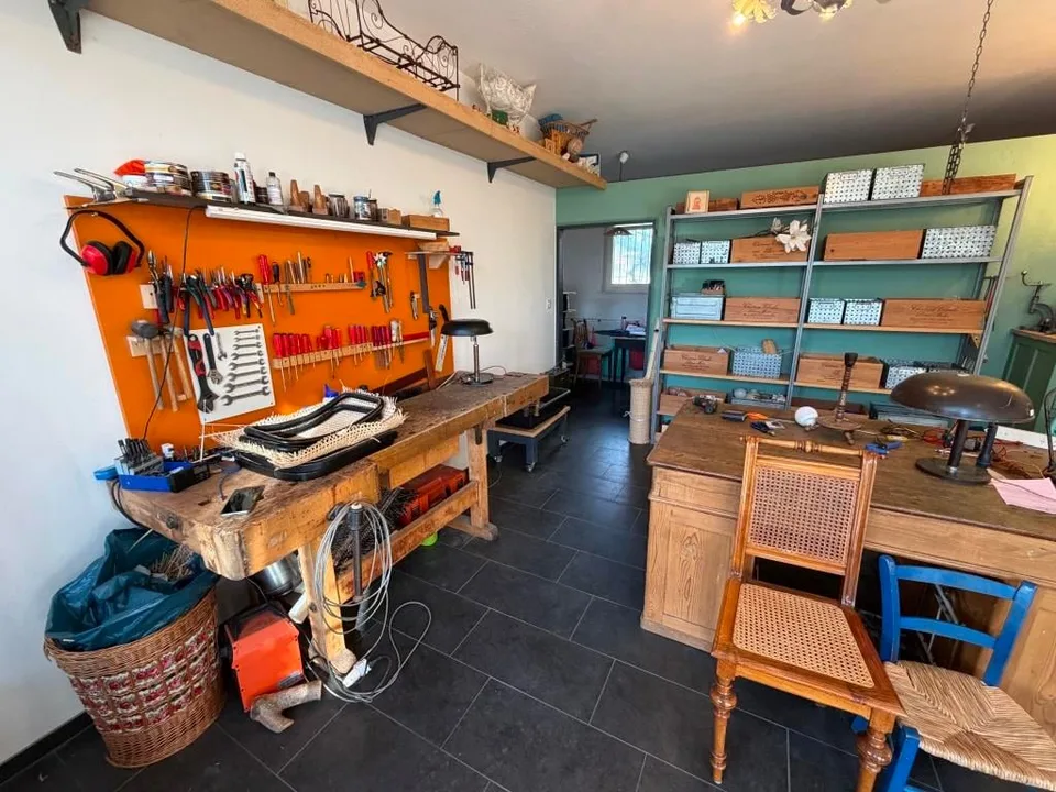 Maison d'habitation et de commerce en droit de construction – photo 9 sur 12