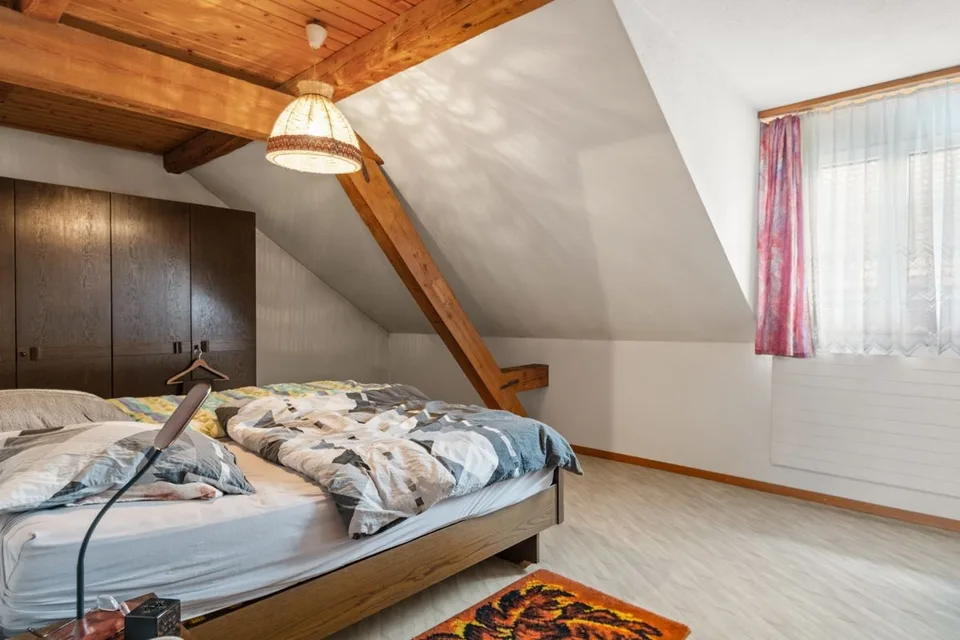 Angrenzendes Giebelhaus mit Gewerbeflächen und großer Terrasse – Foto 6 von 13