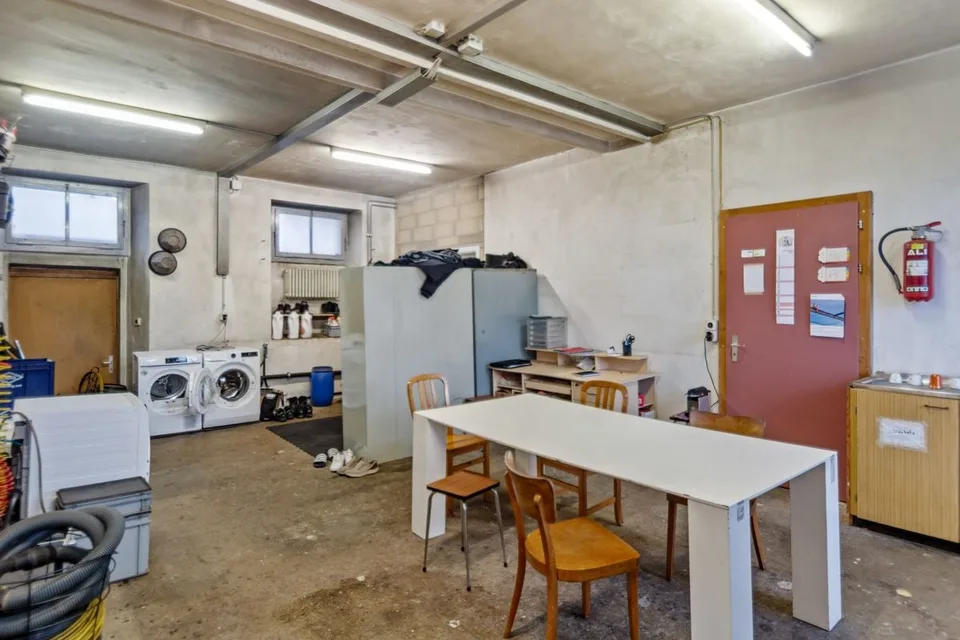 Angrenzendes Giebelhaus mit Gewerbeflächen und großer Terrasse – Foto 11 von 13