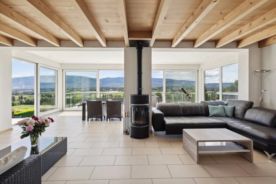 Rara villa individuale con piscina di fronte alle vigne