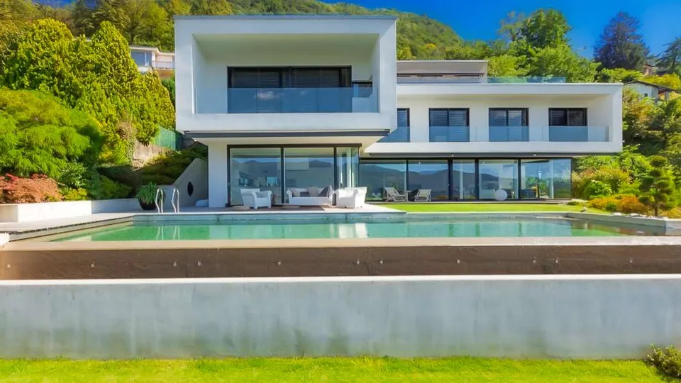 Lugano: villa contemporanea di prestigio con piscina e vista lago