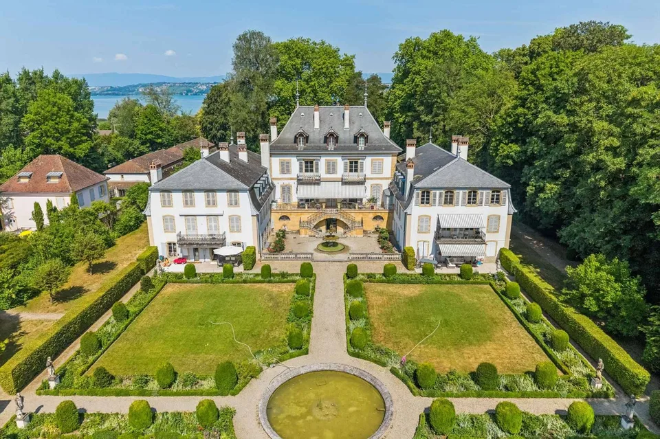 Prestigieux appartement de 6 pièces avec studio indépendant au sein d'un domaine d'exception