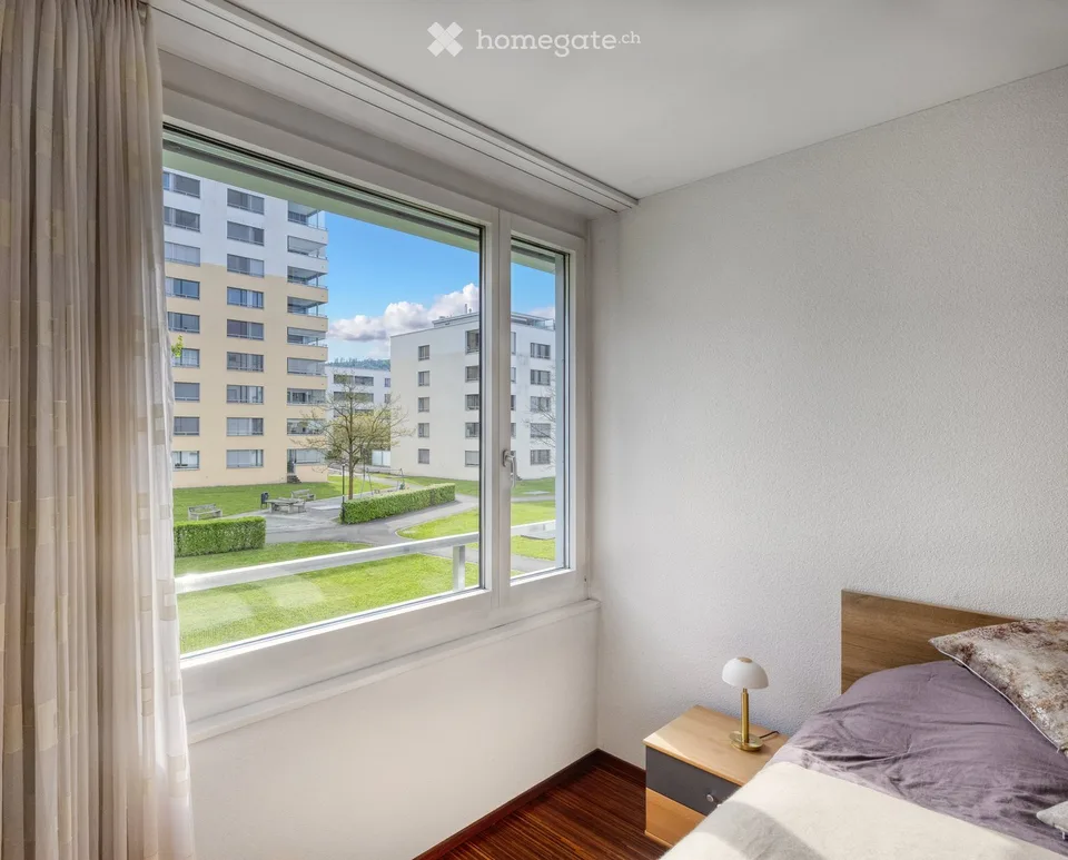 Ampio appartamento 3.5 locali nel parco residenziale tranquillo Feldhof a Zug