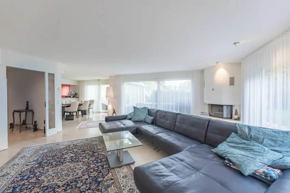 Raumwunder am Rebberg von Reinach - 7.5 Z' Villa mit viel Privatsphäre