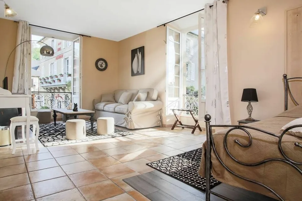 Proprietà di 20 locali a Montignac