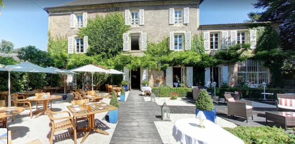 Proprietà di 20 locali a Montignac