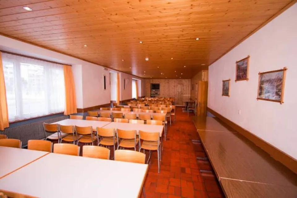 Maison de groupe Monte Moro avec 93 lits ! Vue dégagée sur les montagnes environnantes. Réservé !