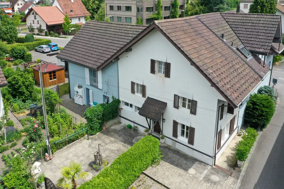 Preiswertes Haus zum Renovieren an zentraler Lage