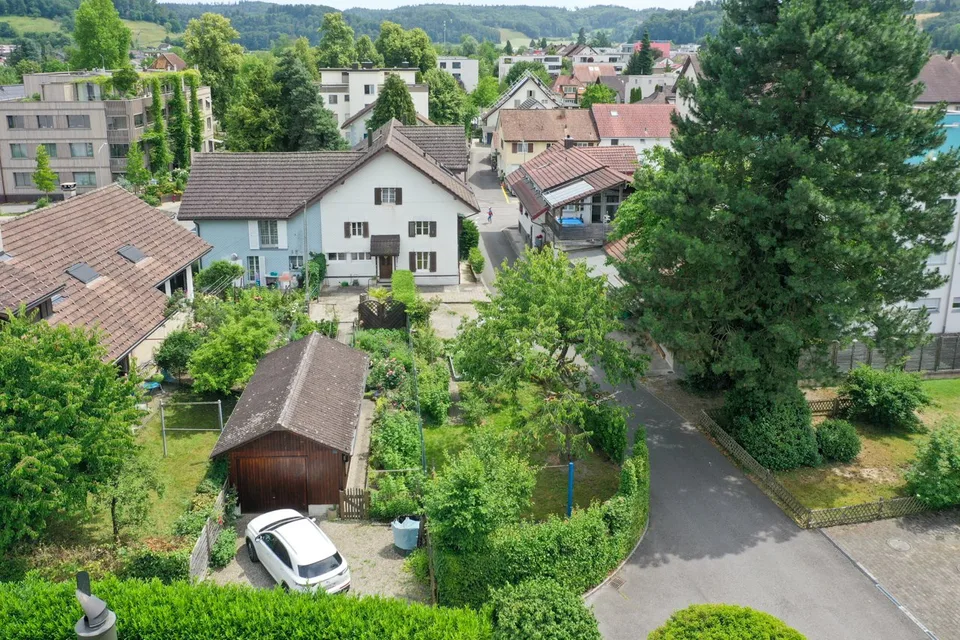 Preiswertes Haus zum Renovieren an zentraler Lage