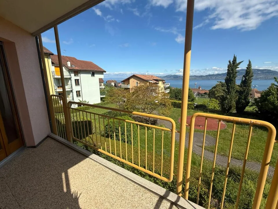 Appartamento 4.5 locali con balcone e vista lago (1° piano)