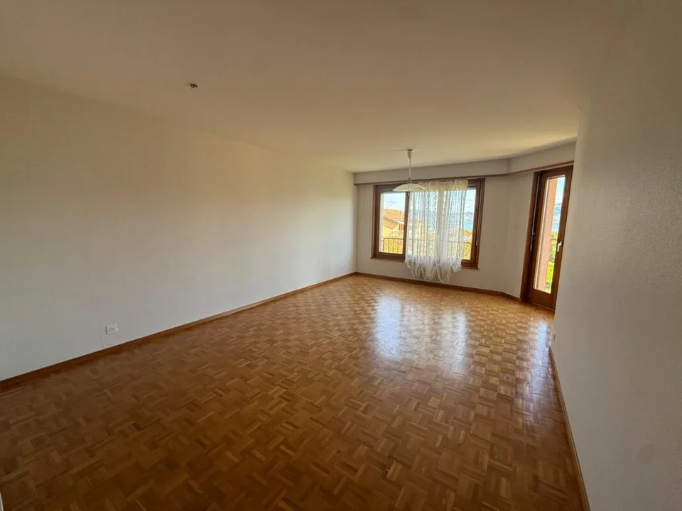 Appartamento 4.5 locali con balcone e vista lago (1° piano)