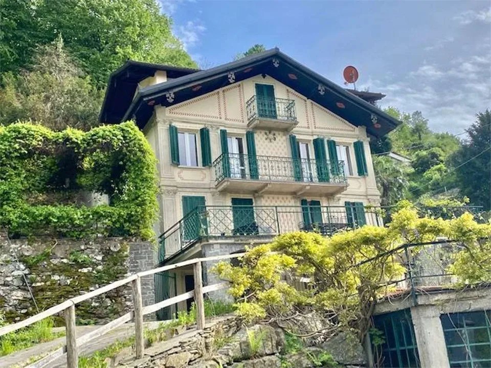 Appartamento ristrutturato in una bella villa, in una posizione tranqu
