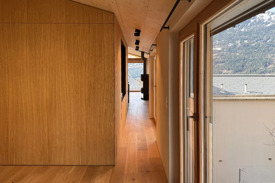 Appartement de 2,5 pièces sous les combles Maison B, NWF 64m2 (BGF 74m2) : pièce loft avec plaisir de vivre fonctionnel