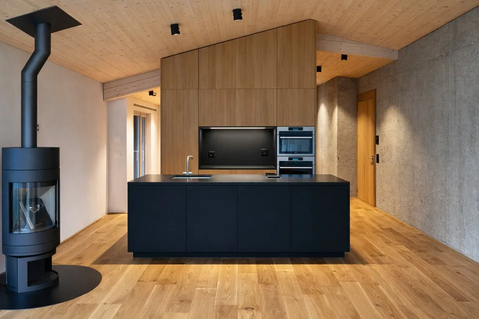 Appartement de 2,5 pièces sous les combles Maison B, NWF 64m2 (BGF 74m2) : pièce loft avec plaisir de vivre fonctionnel