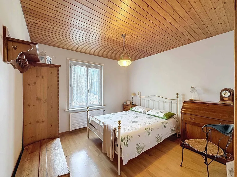 Familienvilla mit Pool und Außenbereichen