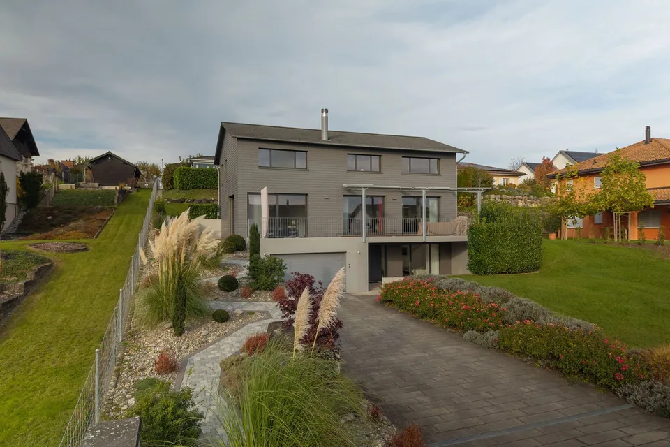 Zeitlose Architektur an ruhiger Wohnlage