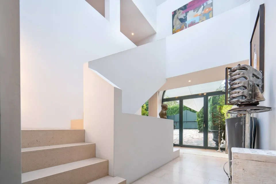 Elegantes Anwesen mit 7 Zimmern - Grundstück von 1'720 m² mit wunderschöner Bepflanzung – Foto 6 von 11