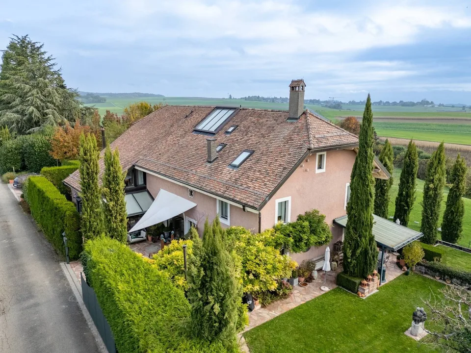 Elegantes Anwesen mit 7 Zimmern - Grundstück von 1'720 m² mit wunderschöner Bepflanzung – Foto 10 von 11