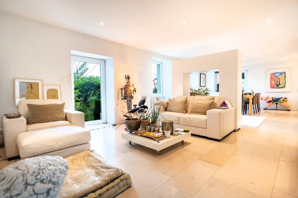 Elegantes Anwesen mit 7 Räumen - Grundstück von 1'720 m² mit wunderschöner Bepflanzung