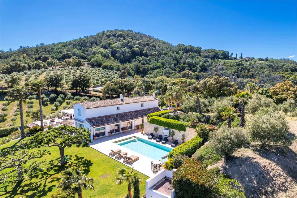 UNA MAGNIFICA PROPRIETÀ A TANNERON.
