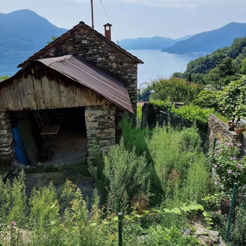 ZWEITE WOHNSITZ - Mehrfamilien Haus mit Studio, 4 1/2 Zimmer Wohnung, Stall und 2 Zimmer Häuschen – Foto 9 von 9