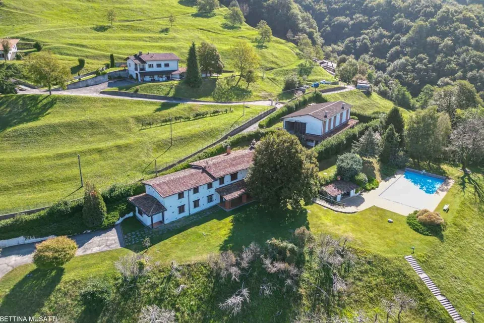 AROGNO - PROPRIÉTÉ DE PRESTIGE AVEC PISCINE, WELLNESS ET VUE SUR LE LAC